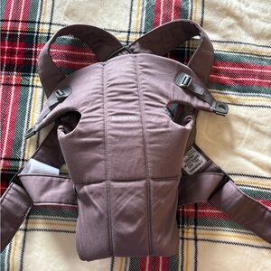 BabyBjörn mini Carrier in pale purple